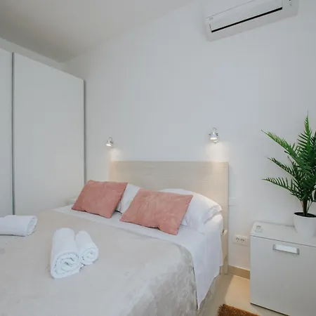 With Parking Space Seget Donji, - 22549 Apartman *