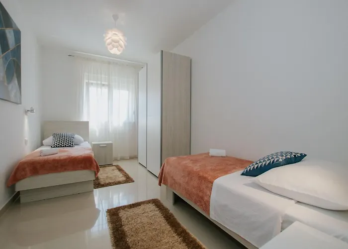 With Parking Space Seget Donji, - 22549